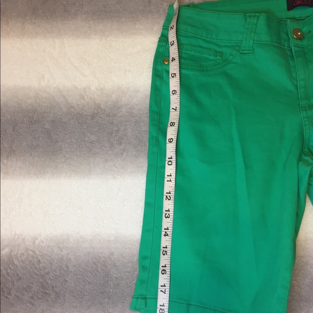 Brand new green shorts never worn with tags - Picture 6 of 7